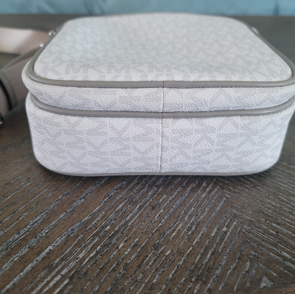 MICHAEL KORS - Jet Set Travel Signature Medium Shoulder Crossbody Bag - Picture 7 of 11